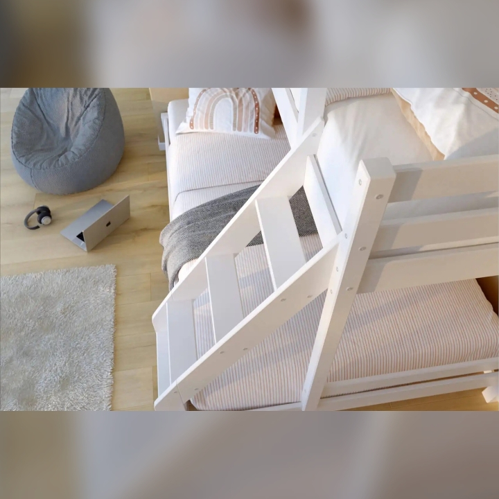 Białe łóżko piętrowe 3 osobowe sosna