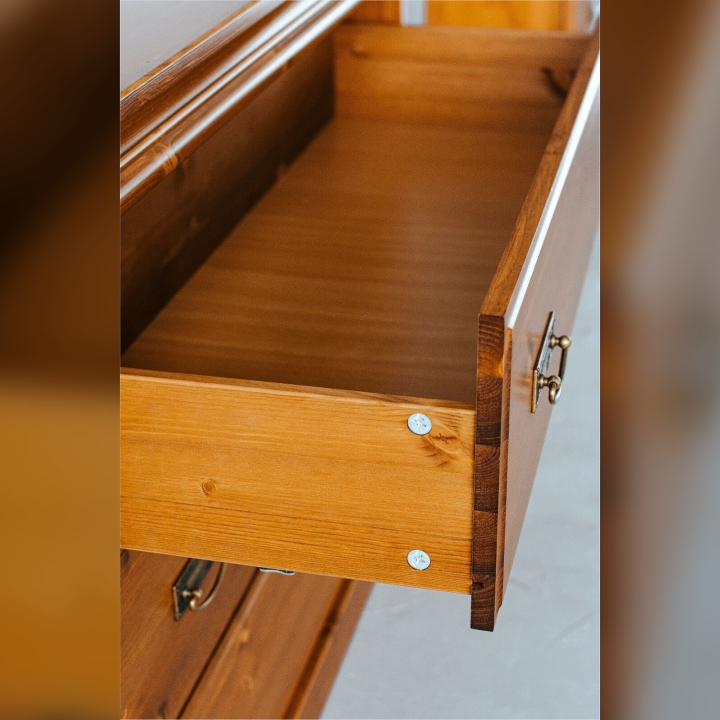 Komoda sosnowa z szufladami Sycylia