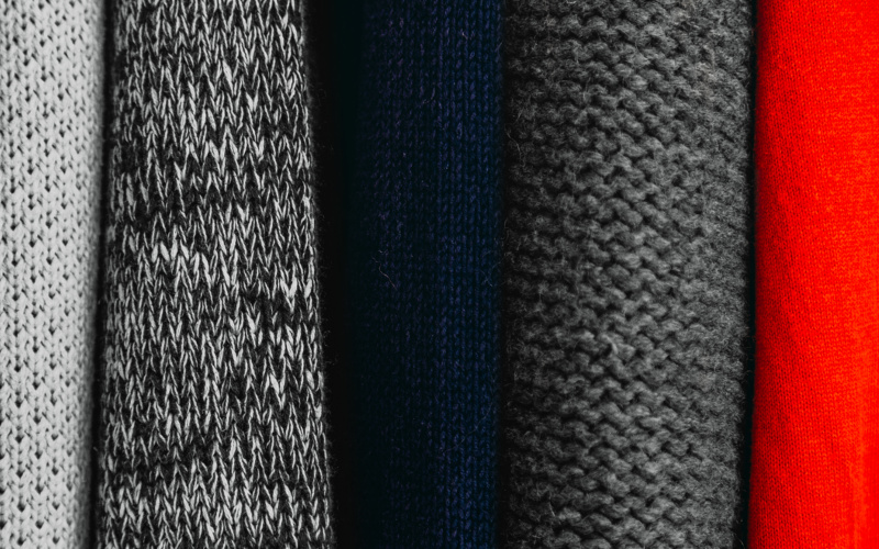 Prawdziwa drewniana szafa – styl, elegancja, wytrzymałość.