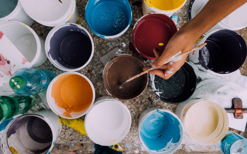 Kolorystyka nowoczesnego salonu