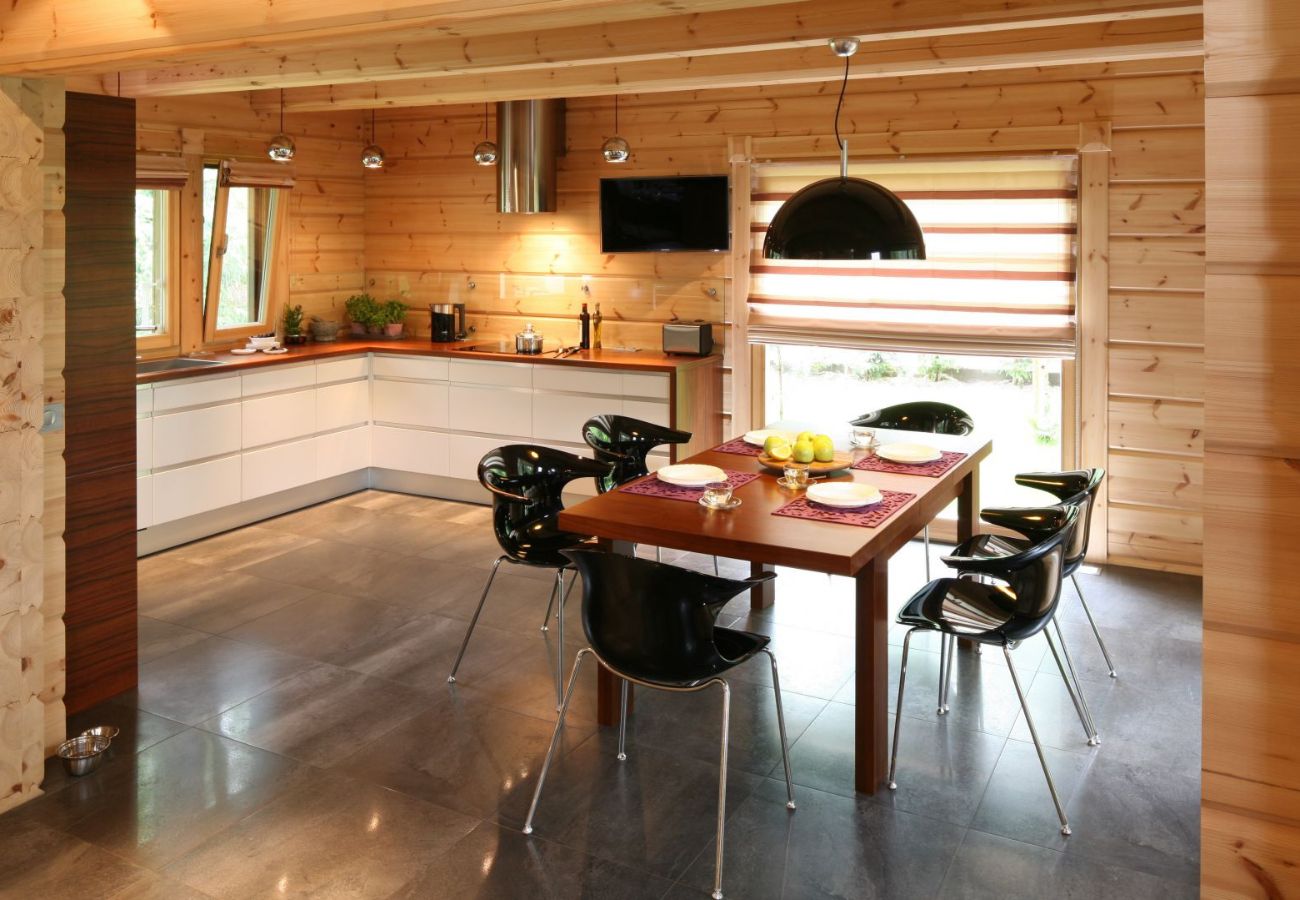 Jakie meble do drewnianego domku?