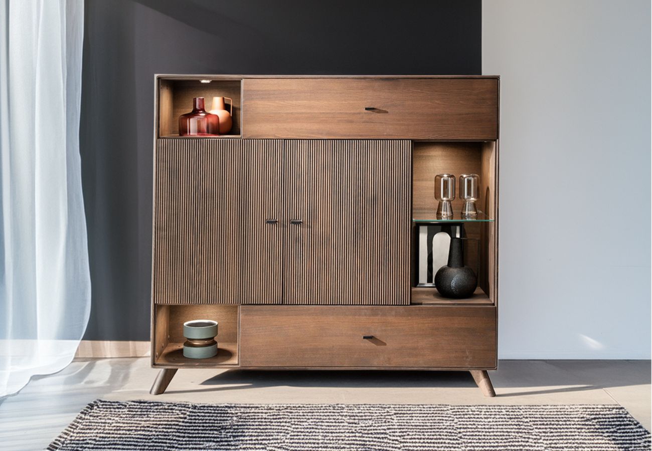 Komoda z witryną jako zestaw must have w twoim domu