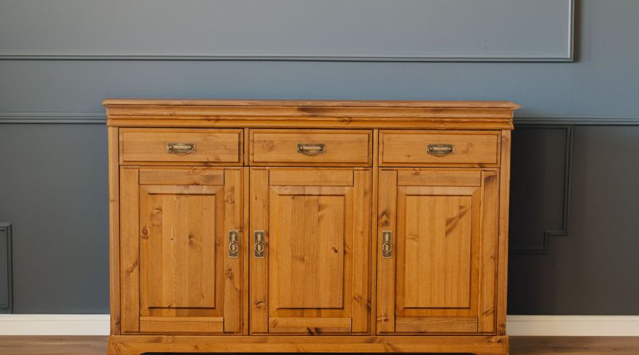 Jakie meble drewniane są teraz w modzie?