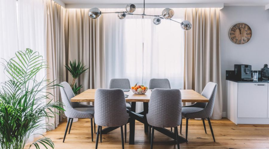 Które krzesło pasuje do którego stołu?