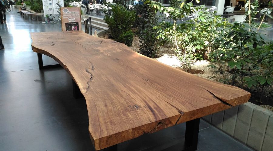 DLACZEGO MEBLE Z LITEGO DREWNA ZAWSZE BĘDĄ MODNE?